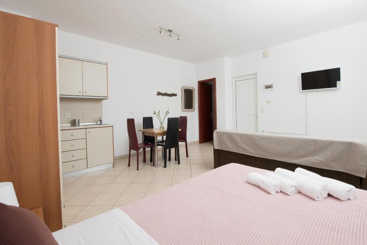 Urban Sea Side Apartments Ліменас Екстер'єр фото